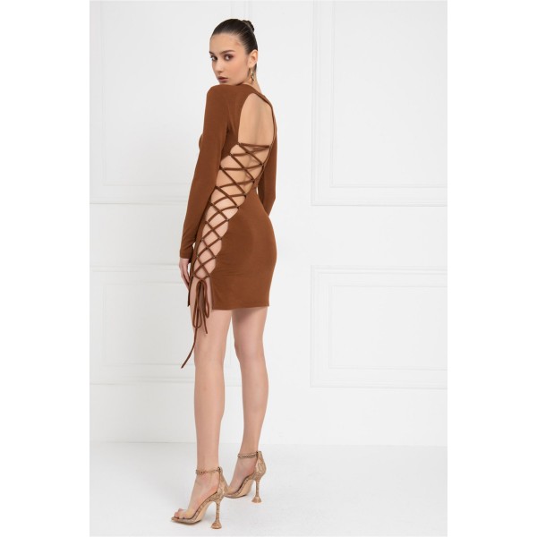 ASİMETRİK SIRT DEKOLTELİ ELBİSE