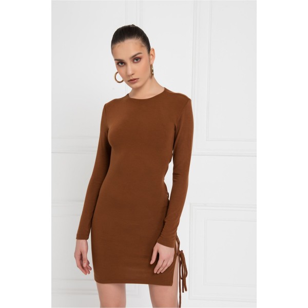 ASİMETRİK SIRT DEKOLTELİ ELBİSE