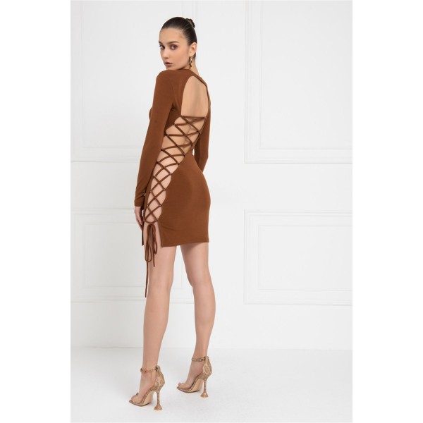 ASİMETRİK SIRT DEKOLTELİ ELBİSE